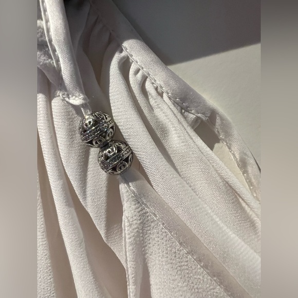 WHBM Sleeveless White Layered Blouse With Triangle Beaded Detail - Size Medium - Picture 4 of 7